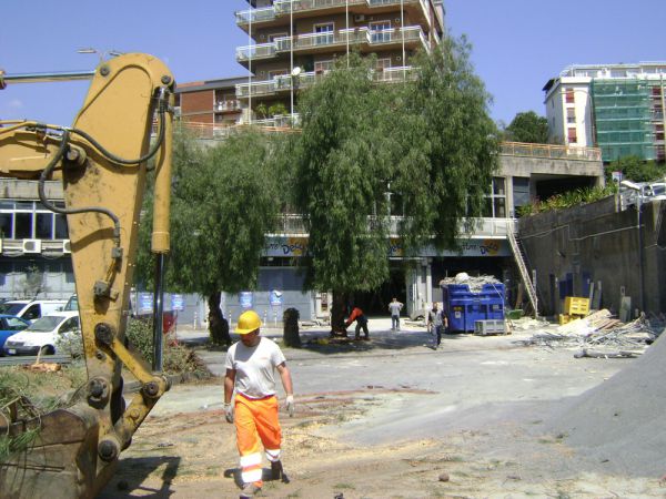 Superstore Deco     Tremestrieri Etneo     7 di 38 